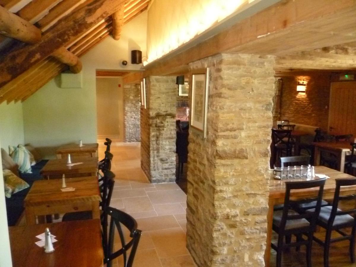 The Crown Of Crucis Country Inn And Hotel Cirencester Exterior foto