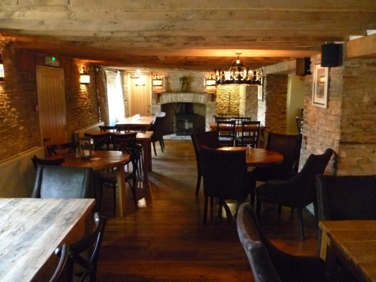 The Crown Of Crucis Country Inn And Hotel Cirencester Exterior foto