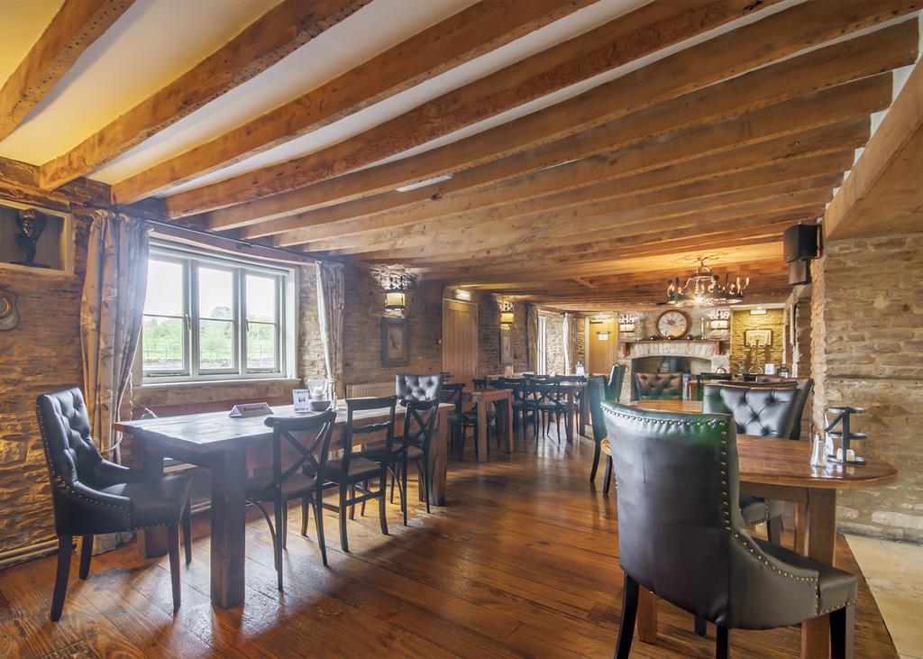 The Crown Of Crucis Country Inn And Hotel Cirencester Exterior foto
