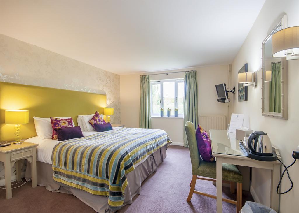 The Crown Of Crucis Country Inn And Hotel Cirencester Exterior foto