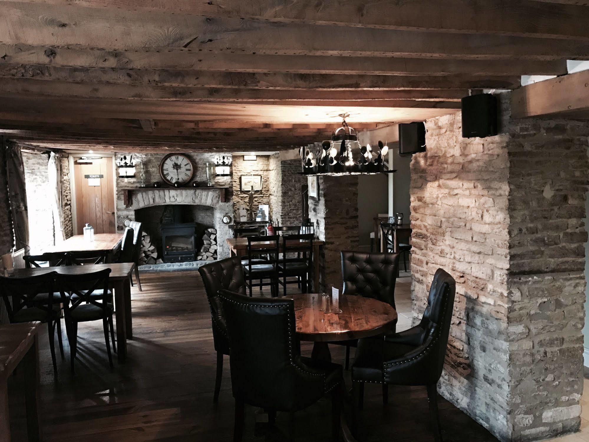 The Crown Of Crucis Country Inn And Hotel Cirencester Exterior foto