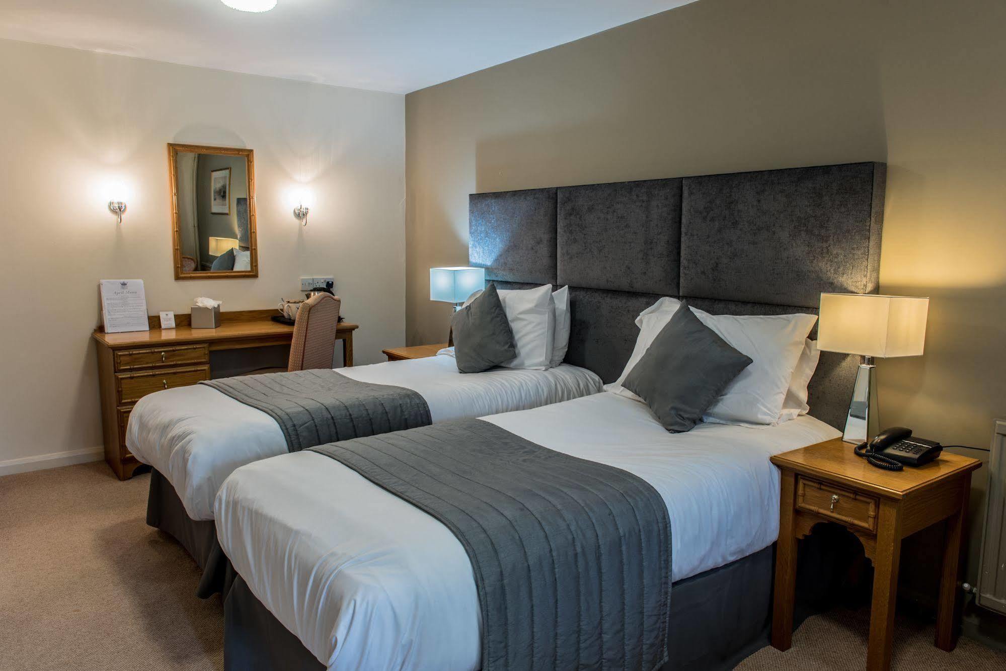 The Crown Of Crucis Country Inn And Hotel Cirencester Exterior foto