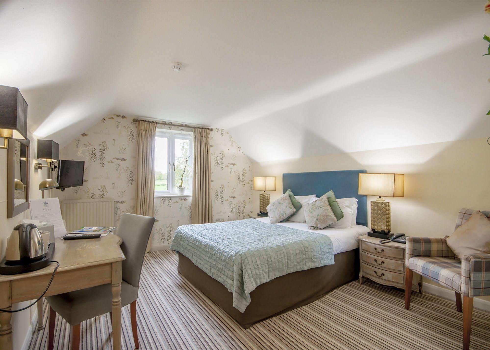 The Crown Of Crucis Country Inn And Hotel Cirencester Exterior foto