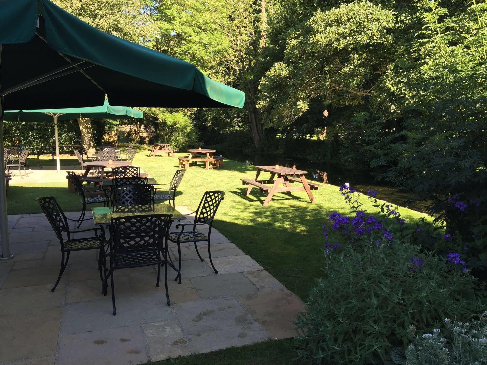 The Crown Of Crucis Country Inn And Hotel Cirencester Exterior foto